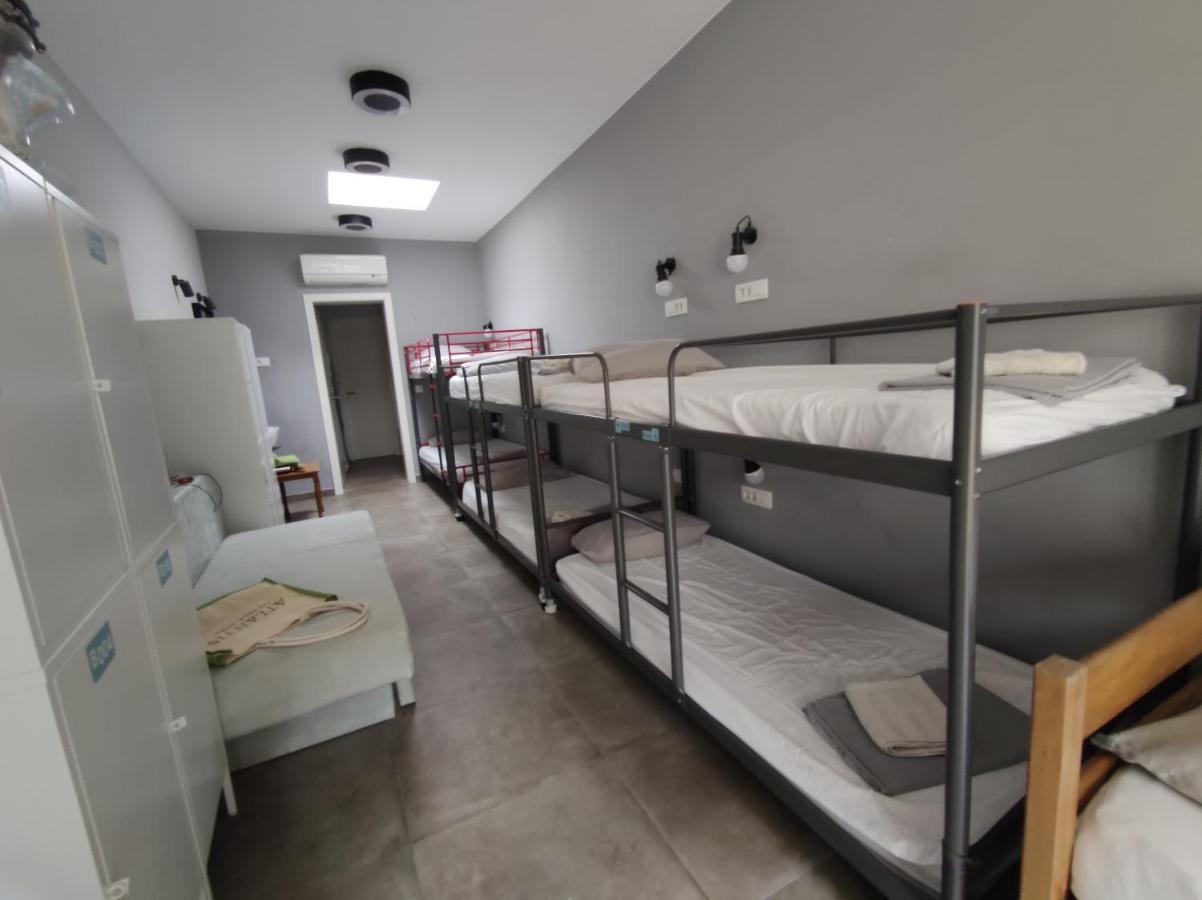 Subtub Hostel Makarska Bagian luar foto