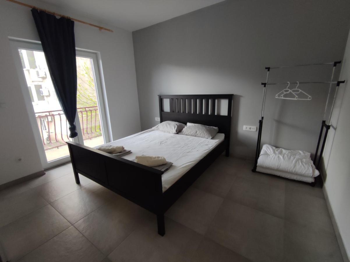 Subtub Hostel Makarska Bagian luar foto