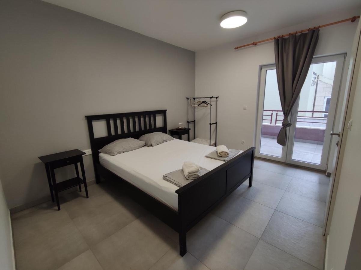 Subtub Hostel Makarska Bagian luar foto