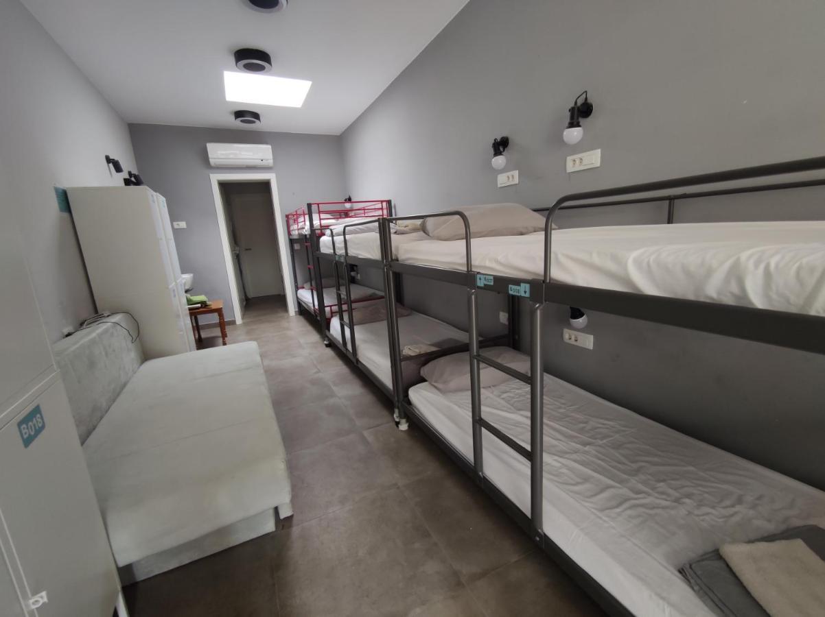 Subtub Hostel Makarska Bagian luar foto