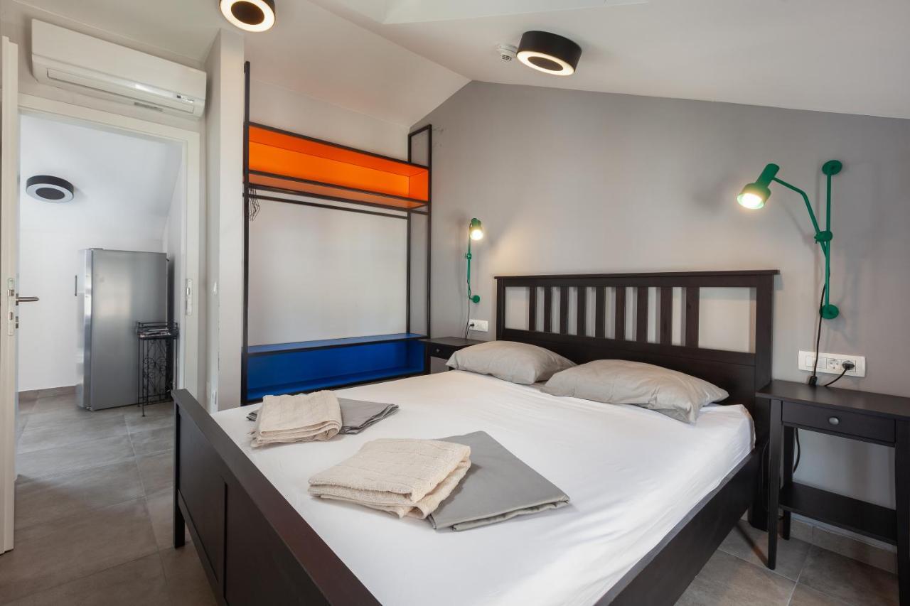 Subtub Hostel Makarska Bagian luar foto